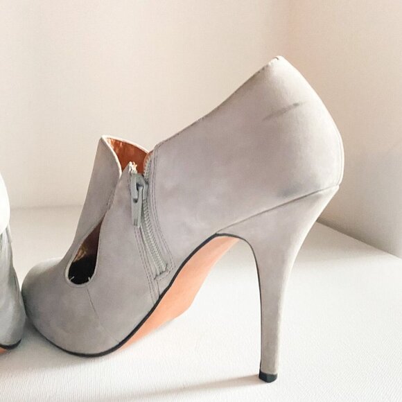 Zilian Light Grey Suede Unique Cut Out Detail Round Toe Heels 10 - Picture 3 of 7